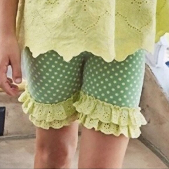 Matilda Jane Girls Shorts Playful Green Yellow Polka Dots & Ruffled Hem Size 8 - Picture 2 of 11
